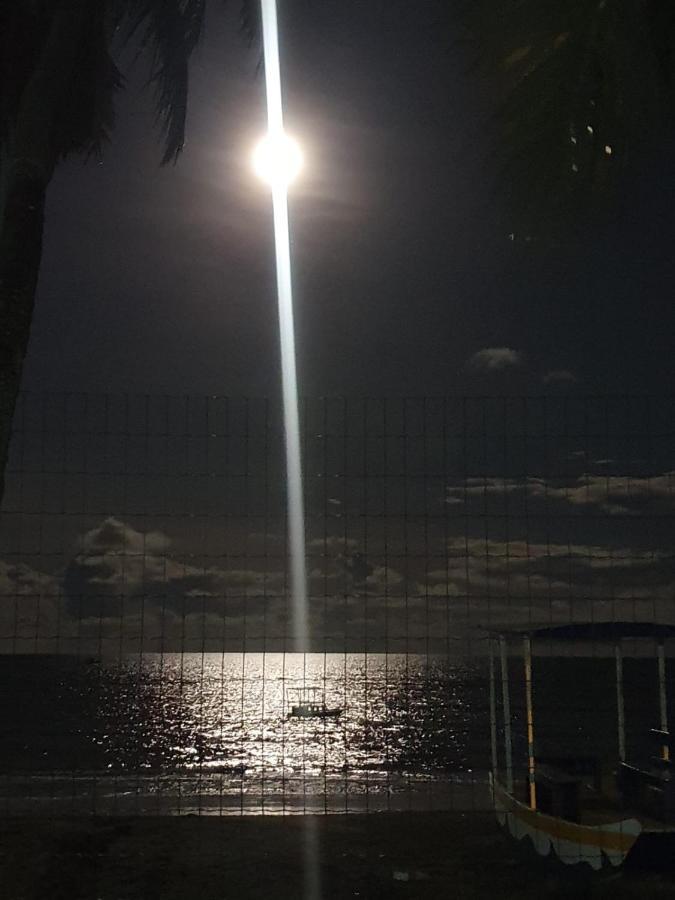 Casa A Beira Mar De Com 3 Quartos, 4 Banheiros E Area *