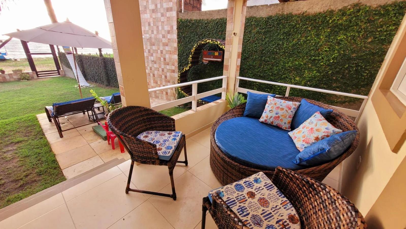 Casa A Beira Mar De Com 3 Quartos, 4 Banheiros E Area *