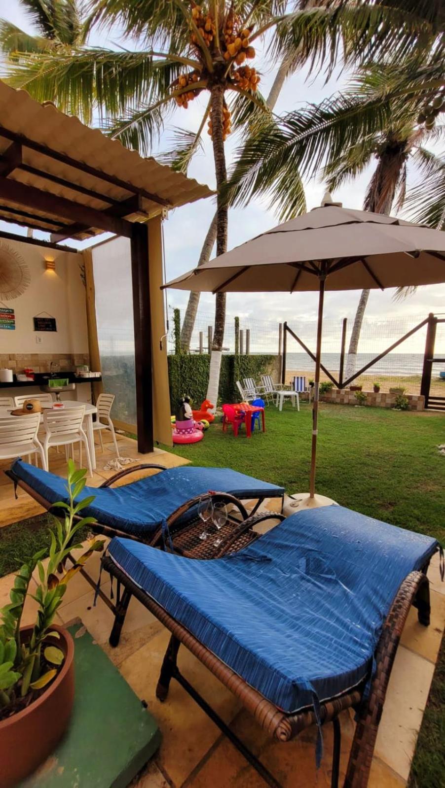 Casa A Beira Mar De Com 3 Quartos, 4 Banheiros E Area *